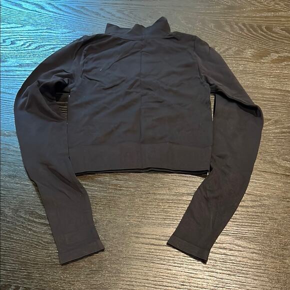 Black Long Sleeve Cropped Top - Picture 1 of 3